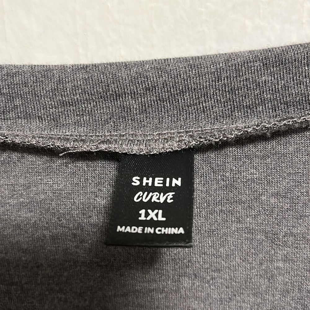 SHEIN Top - Picture 5 of 9